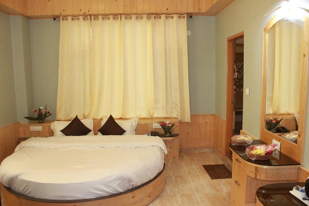 Hotel Bodh International Manāli Extérieur photo
